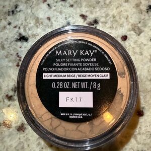 Mary Kay Silky Mineral Powder - Light to Medium Beige